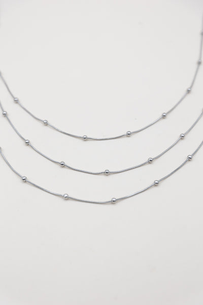 Collana a tre fili con piccole sfere