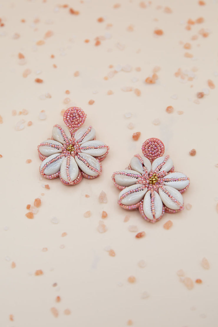 orecchini di perline e conchiglie rosa estate 2021 fiore 