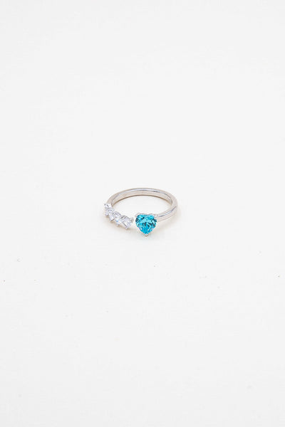 anello a forma di cuore zircone azzurro più 4 cuori bianchi