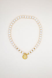ELETTRA - Collana di perle con ciondolo medaglia