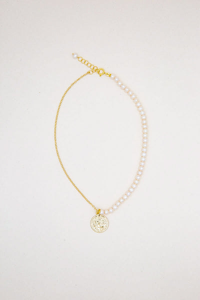 MIRA - Collana perle e catena con ciondolo medaglia