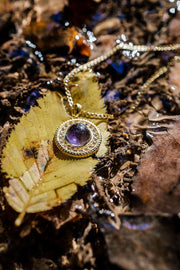 FEBE - Collana medaglione e pietra lilla